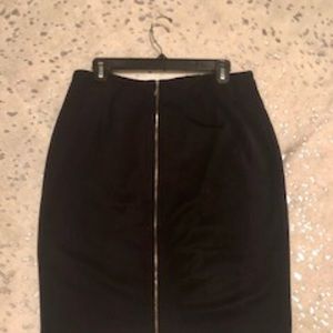 Like new HELIOS & LUNA exposed zipper black skirt size 8. Pure quality pencil